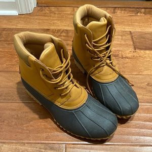 Mens, Sz12 rain boots, Mountain Creek. Never worn